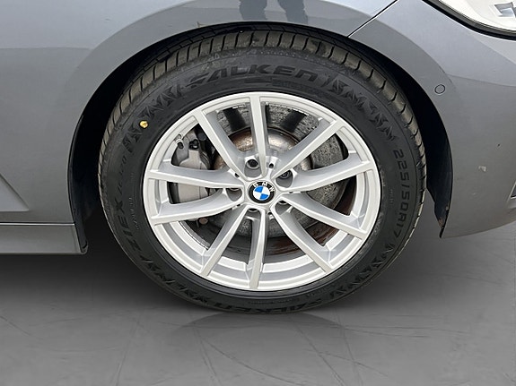 BMW 330e 30 of 30