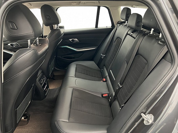 BMW 330e 24 of 30