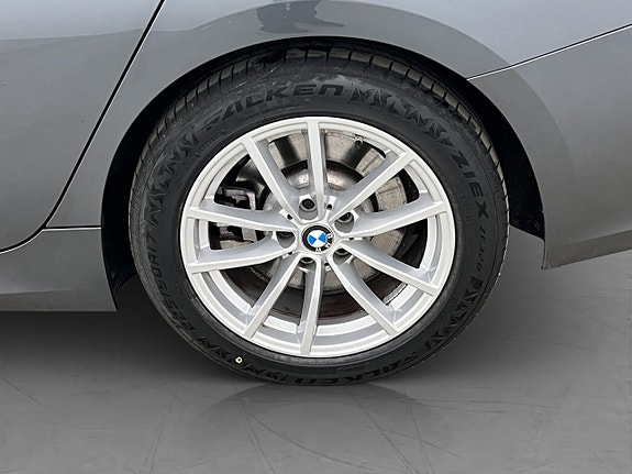 BMW 330e 28 of 30