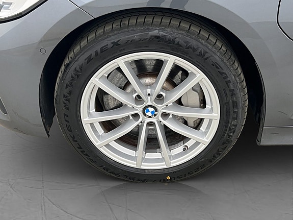 BMW 330e 27 of 30