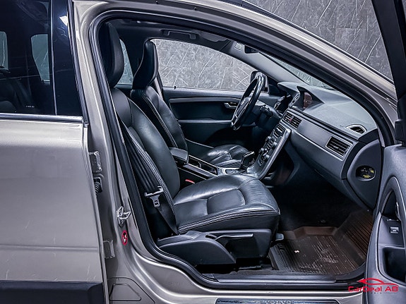 Volvo XC70 14 of 28