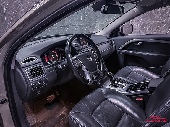 Volvo XC70 11 of 27