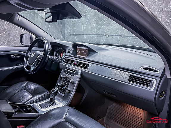 Volvo XC70 13 of 28