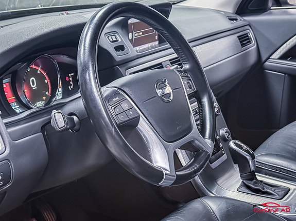Volvo XC70 12 of 28