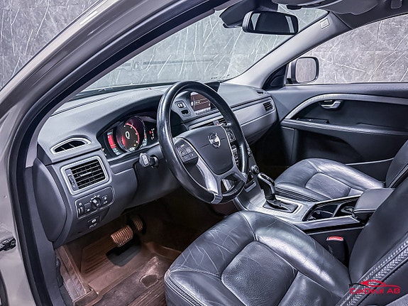 Volvo XC70 11 of 28
