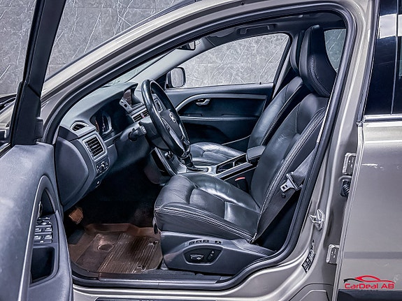 Volvo XC70 10 of 28
