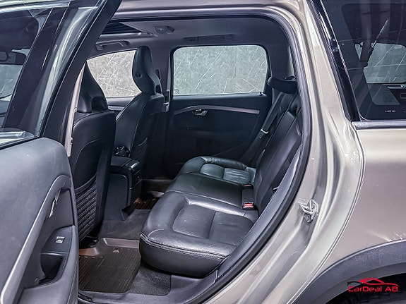 Volvo XC70 16 of 28