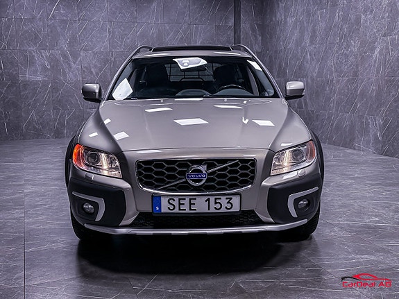Volvo XC70 2 of 27