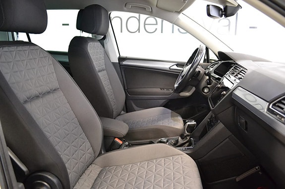 Volkswagen Tiguan 6 of 12