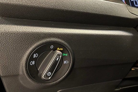 Volkswagen T-Roc 25 of 29