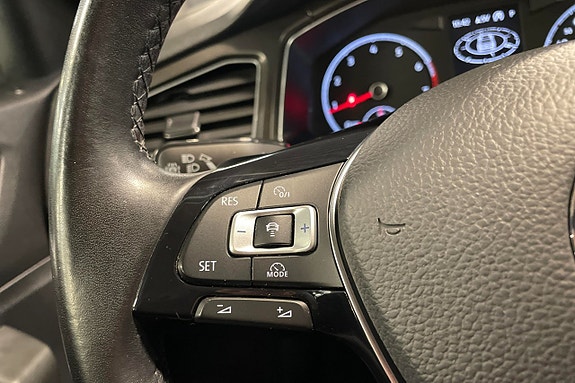 Volkswagen T-Roc 22 of 29
