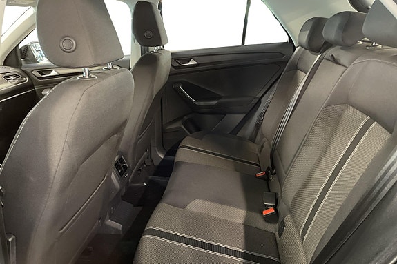 Volkswagen T-Roc 16 of 29
