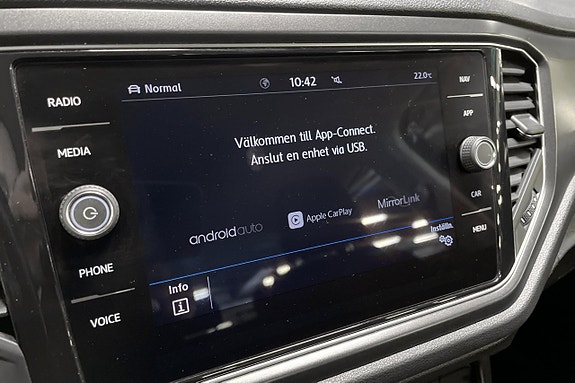Volkswagen T-Roc 27 of 29