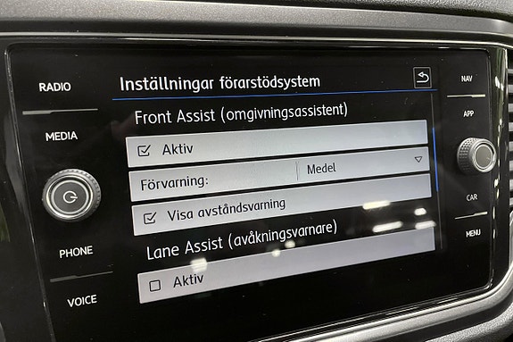 Volkswagen T-Roc 29 of 29