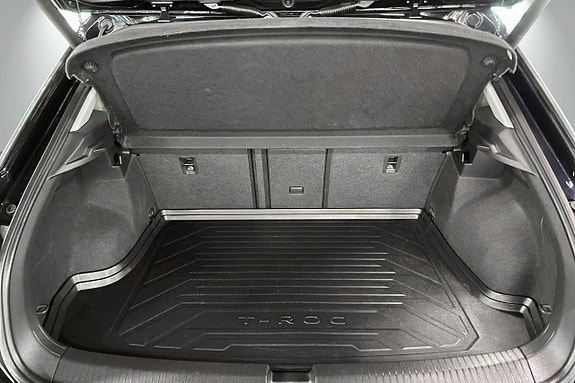Volkswagen T-Roc 17 of 29