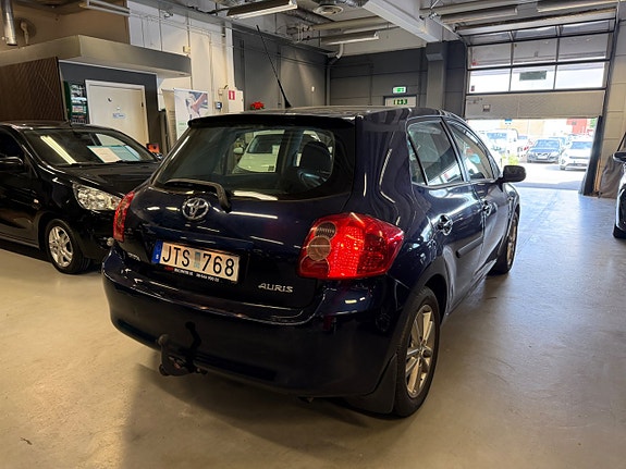 Toyota Auris 4 of 5