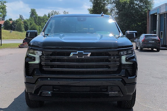 Chevrolet Silverado 1500 2 of 5