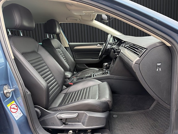 Volkswagen Passat Alltrack 12 of 21