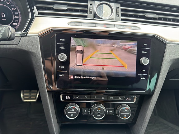 Volkswagen Passat Alltrack 17 of 21