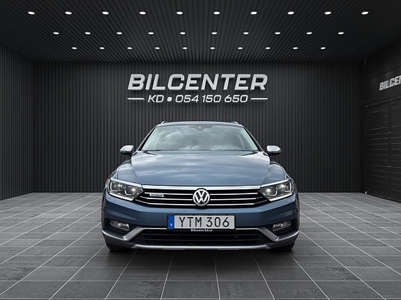 Volkswagen Passat Alltrack 2 of 5