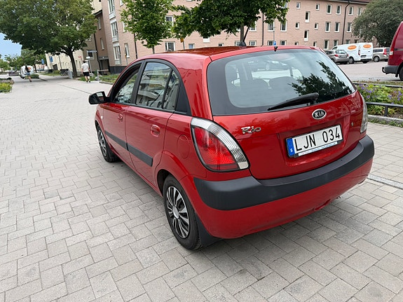 Kia Rio 4 of 5