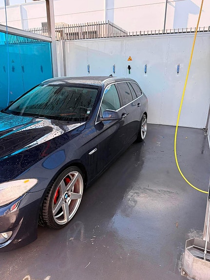 BMW 520d 3 of 6