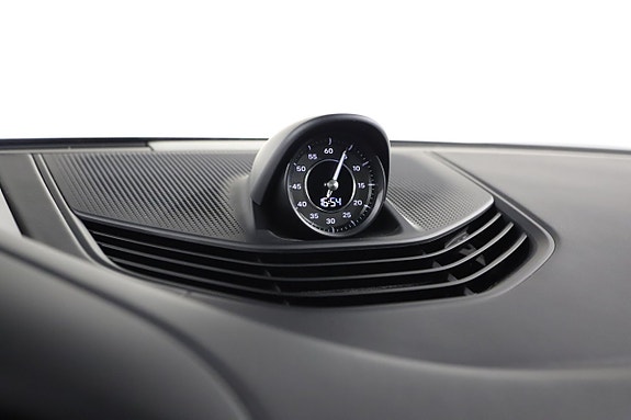 Porsche Taycan 18 of 26