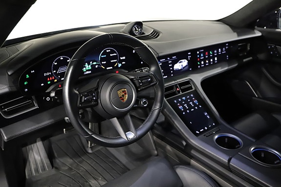 Porsche Taycan 10 of 26