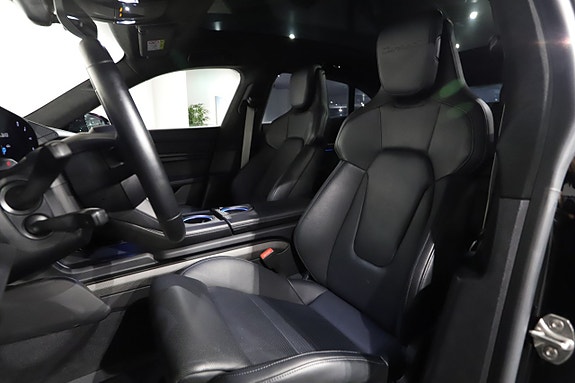 Porsche Taycan 12 of 26
