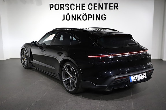 Porsche Taycan 3 of 5