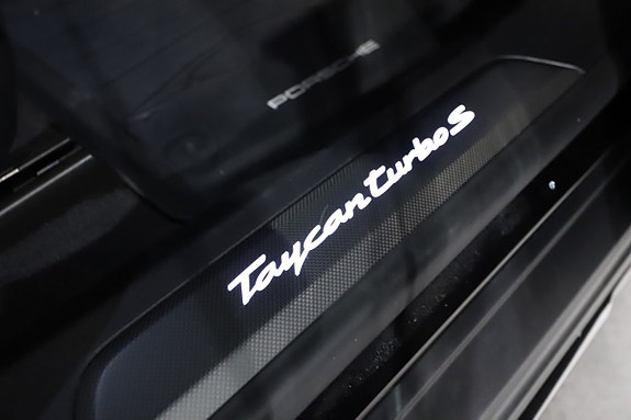 Porsche Taycan 14 of 26
