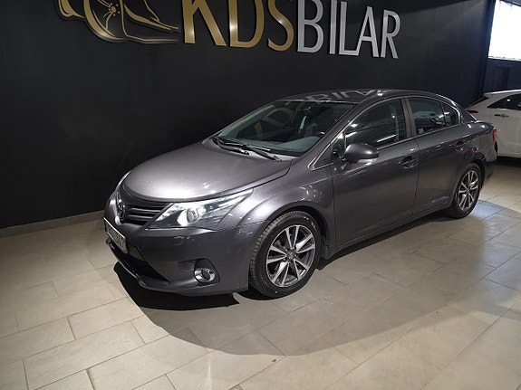Toyota Avensis 2 of 5