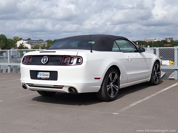 Ford Mustang 16 of 19