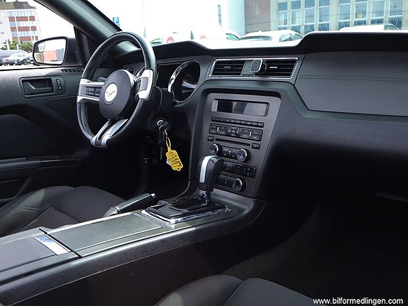 Ford Mustang 7 of 19