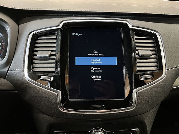 Volvo XC90 18 of 23