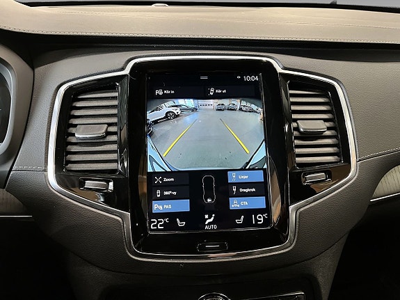 Volvo XC90 17 of 23