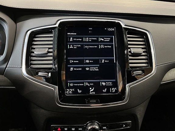 Volvo XC90 16 of 23