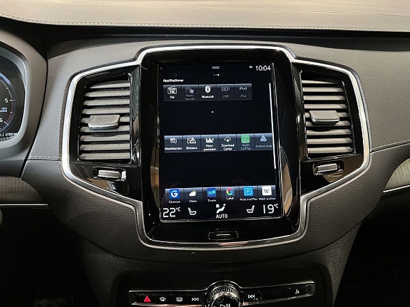 Volvo XC90 15 of 23