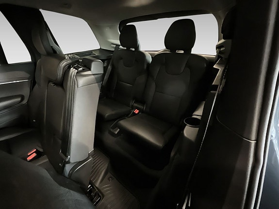 Volvo XC90 12 of 23