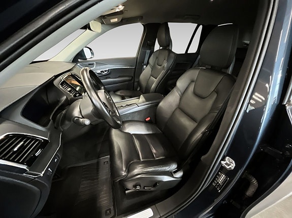 Volvo XC90 10 of 23