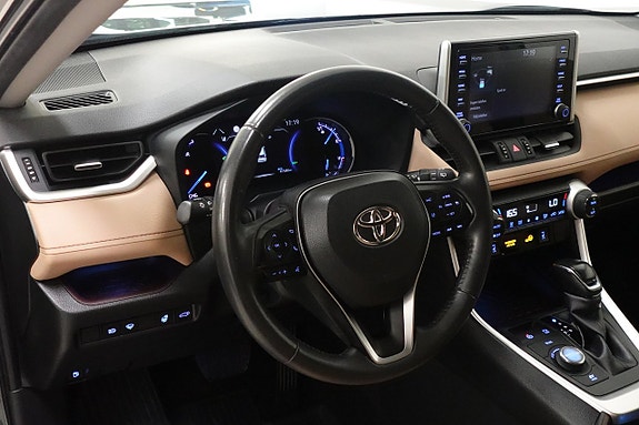 Toyota RAV4 6 of 23