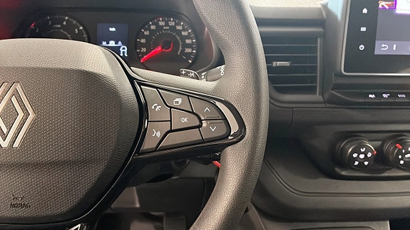 Renault Trafic 10 of 17