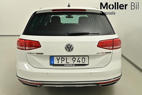 Volkswagen Passat Alltrack 9 of 13