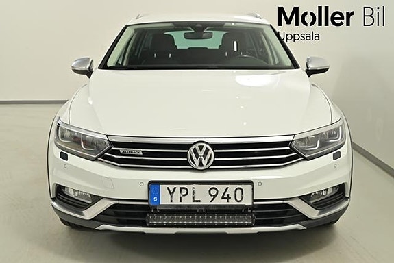 Volkswagen Passat Alltrack 3 of 13