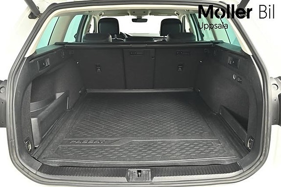 Volkswagen Passat Alltrack 12 of 13