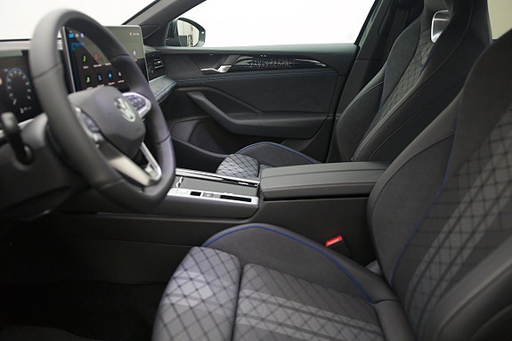 Volkswagen Passat 12 of 17