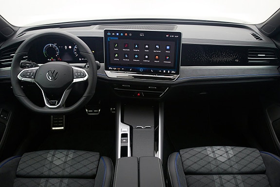 Volkswagen Passat 14 of 17
