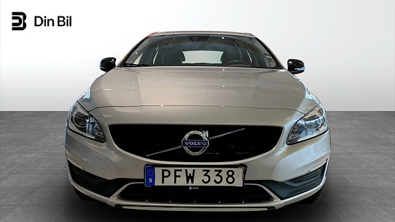 Volvo V60 Cross Country 4 of 5