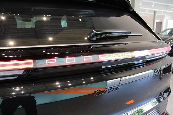 Porsche Cayenne Turbo 4 of 5