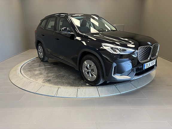 BMW iX1 7 of 20